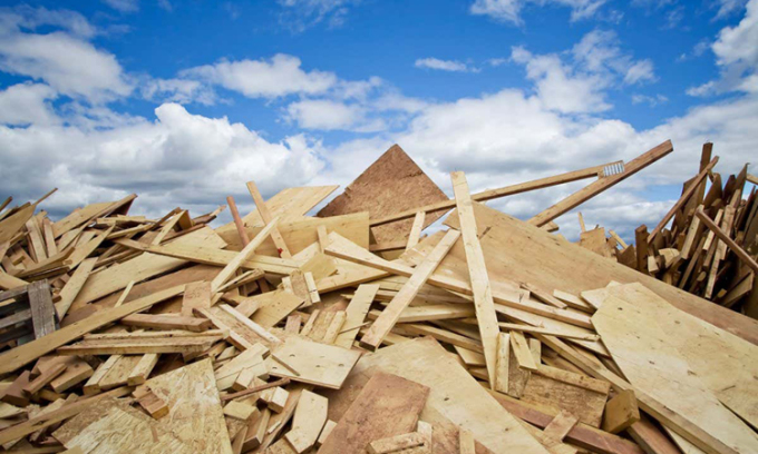 Gỗ thải có thể được tái chế thành vật liệu mới với đặc tính cơ học tốt hơn gỗ tự nhiên. Ảnh: Urose